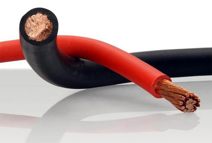 cable de soldadura de goma flexible de la batería del Cu rojo y negro del cable